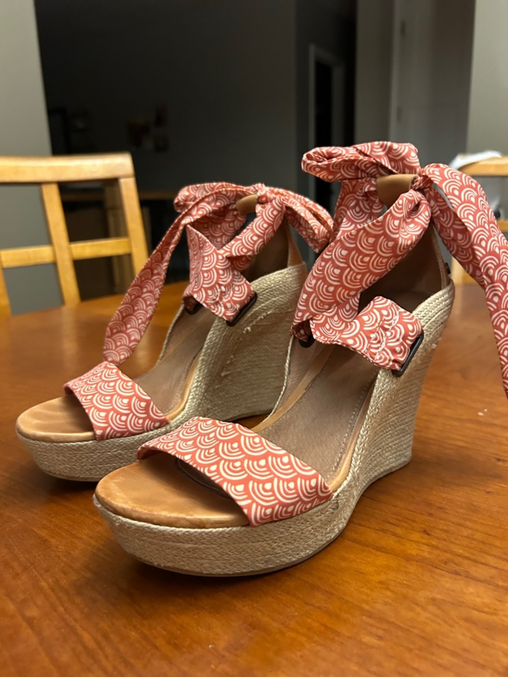 UGG Jules Wedges red cream size 7